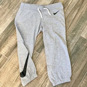 Cropped Nike joggers